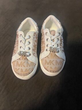 Michael Kors Kids Beige and White MK Logo Lace-Up Sneakers